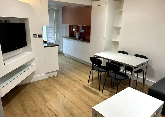 Spacious Flat In Notting Hill